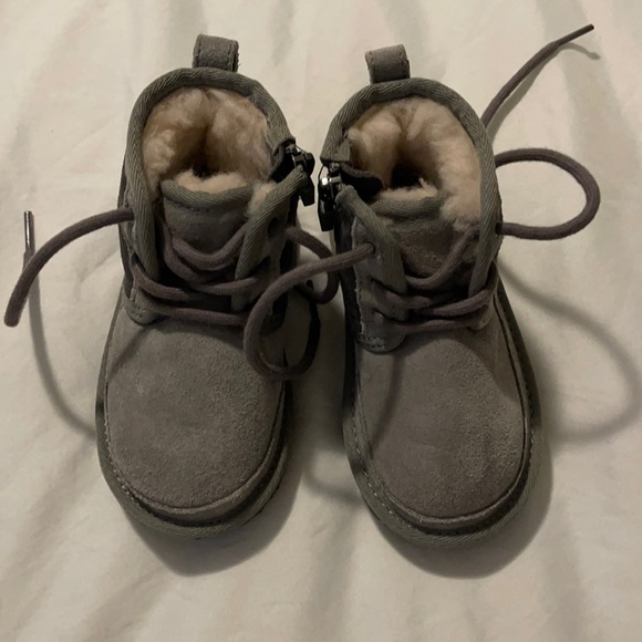 UGGS - Picture 6 of 16